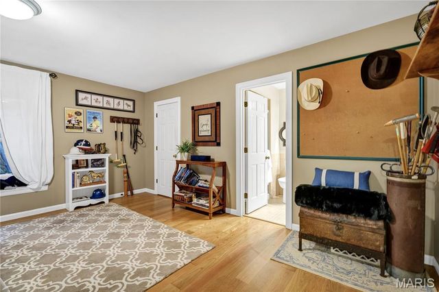 265 South Graeser Road, Creve Coeur, MO 63141