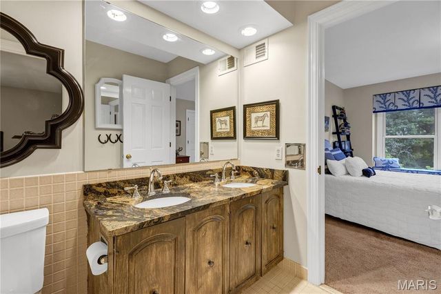 265 South Graeser Road, Creve Coeur, MO 63141