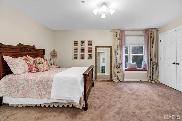 265 South Graeser Road, Creve Coeur, MO 63141