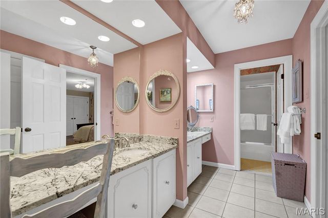 265 South Graeser Road, Creve Coeur, MO 63141