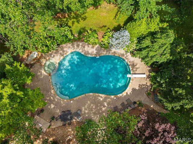 265 South Graeser Road, Creve Coeur, MO 63141