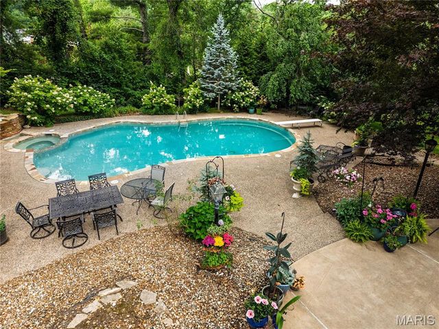 265 South Graeser Road, Creve Coeur, MO 63141