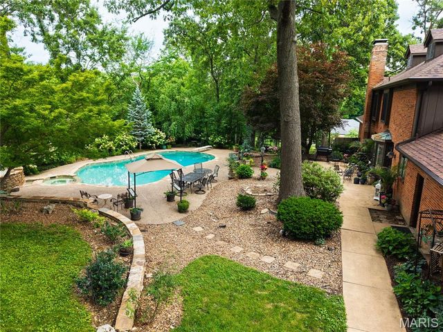 265 South Graeser Road, Creve Coeur, MO 63141