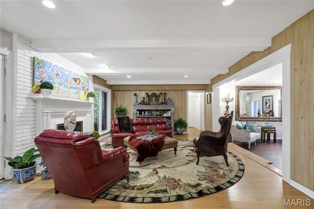 265 South Graeser Road, Creve Coeur, MO 63141