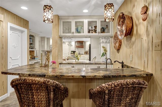 265 South Graeser Road, Creve Coeur, MO 63141