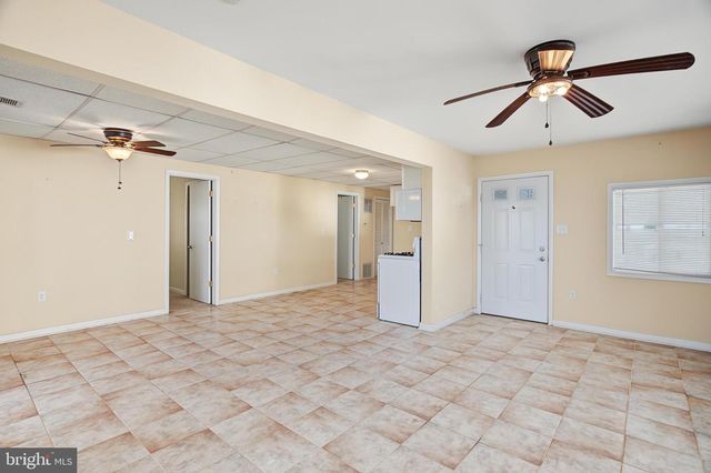 10 W SAIL DR, Little Egg Harbor Twp, NJ 08087