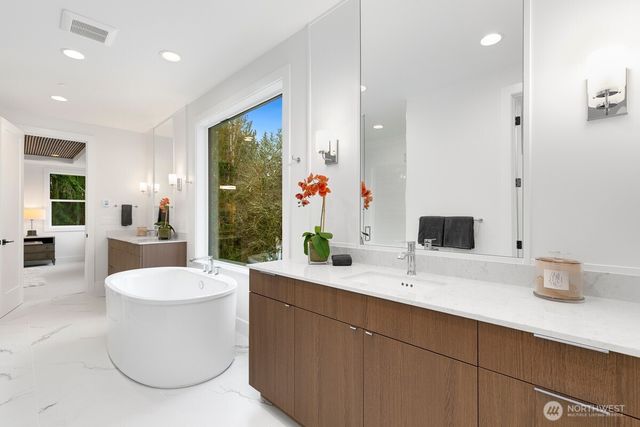 1455 153rd Place SE, Bellevue, WA 98008