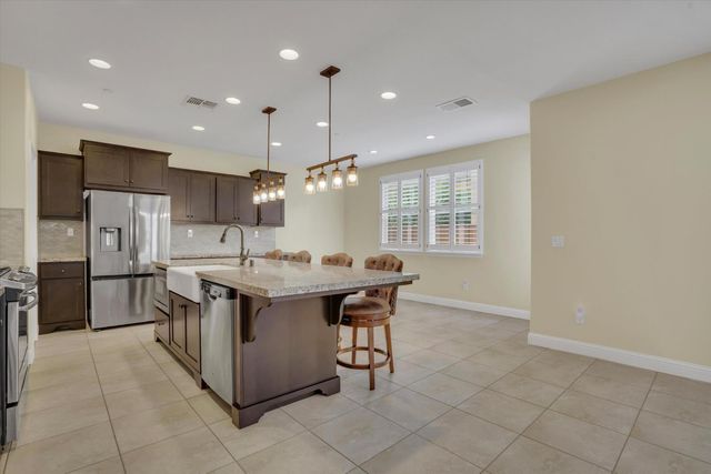 582 Pasture Ave, Lathrop, CA 95330
