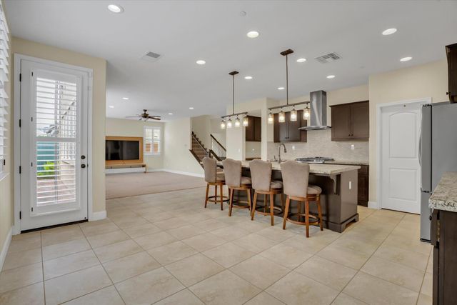 582 Pasture Ave, Lathrop, CA 95330
