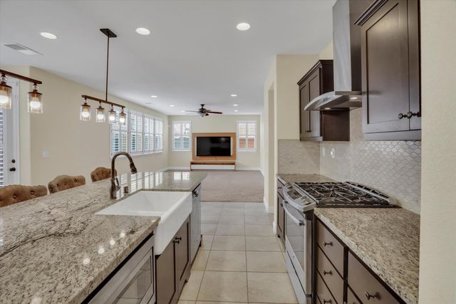 582 Pasture Ave, Lathrop, CA 95330