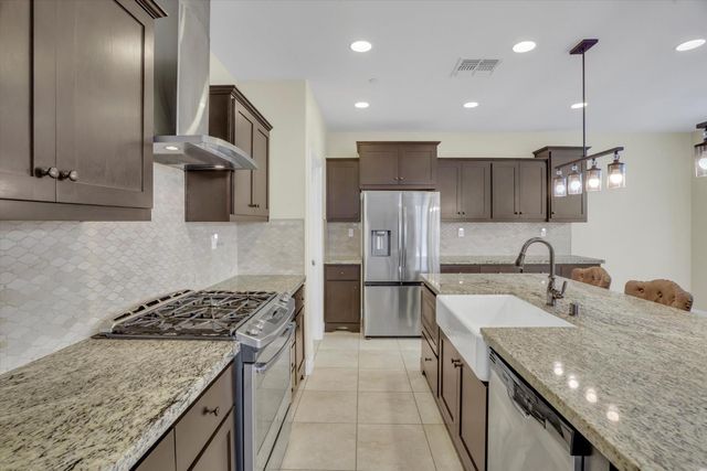 582 Pasture Ave, Lathrop, CA 95330