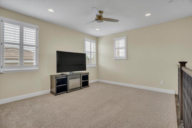582 Pasture Ave, Lathrop, CA 95330