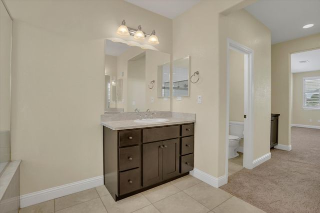 582 Pasture Ave, Lathrop, CA 95330