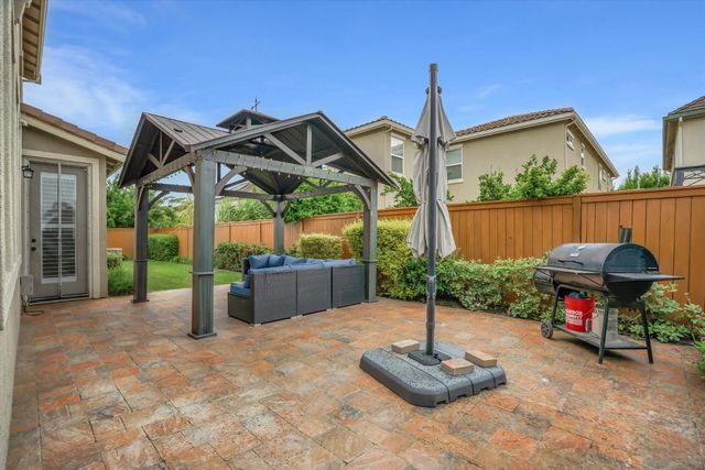 582 Pasture Ave, Lathrop, CA 95330