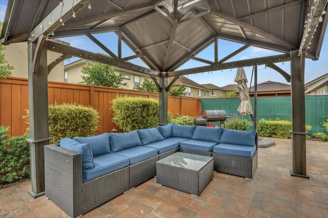 582 Pasture Ave, Lathrop, CA 95330