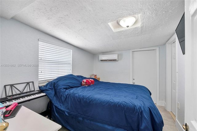 6810 Douglas Street, Hollywood, FL 33024