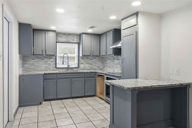 1305 Pinehurst Drive, Fort Worth, TX 76134