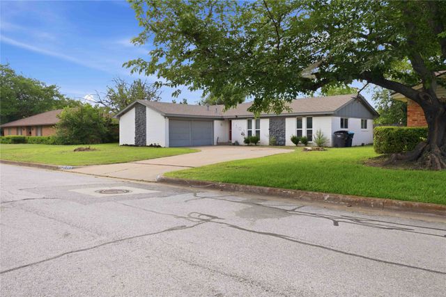 1305 Pinehurst Drive, Fort Worth, TX 76134