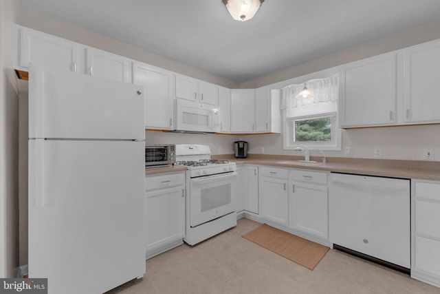 576 N MILL RD, Vineland, NJ 08360