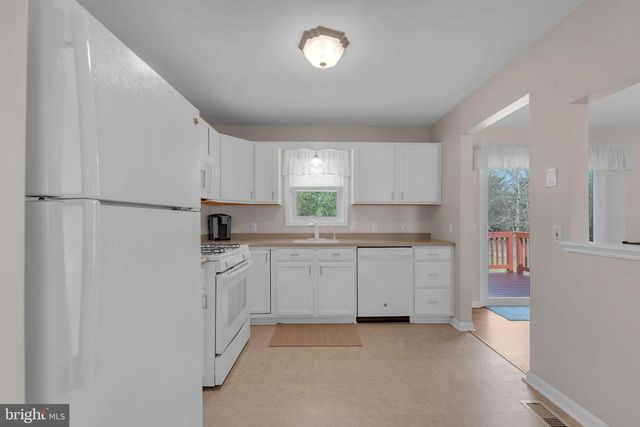 576 N MILL RD, Vineland, NJ 08360