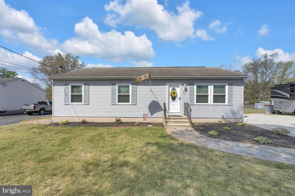 576 N MILL RD, Vineland, NJ 08360