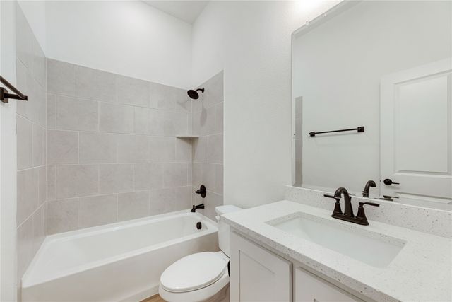 1240 Amberwood Lane, Red Oak, TX 75154