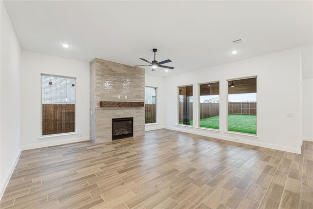 1240 Amberwood Lane, Red Oak, TX 75154