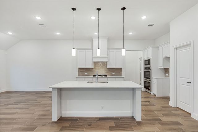 1240 Amberwood Lane, Red Oak, TX 75154