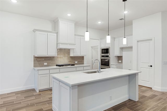1240 Amberwood Lane, Red Oak, TX 75154
