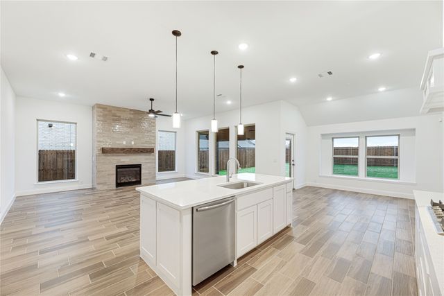 1240 Amberwood Lane, Red Oak, TX 75154