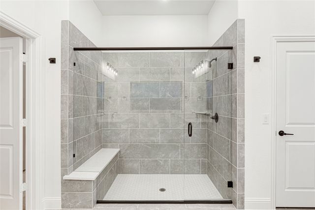 1240 Amberwood Lane, Red Oak, TX 75154