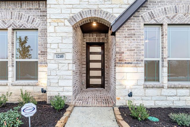 1240 Amberwood Lane, Red Oak, TX 75154