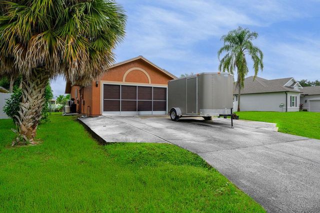 1687 SW Ruiz Terrace, Port St Lucie, FL 34953