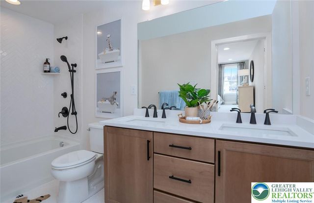 5399 Red Oak Drive, Upper Saucon Twp, PA 18036