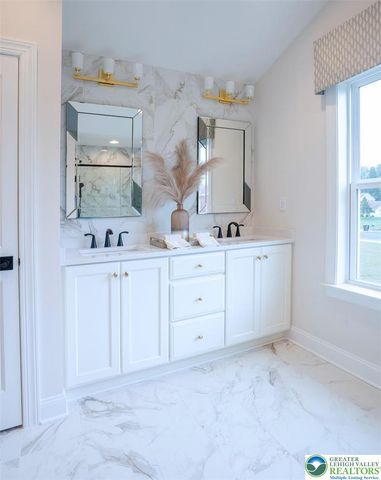 5399 Red Oak Drive, Upper Saucon Twp, PA 18036