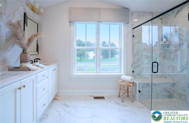 5399 Red Oak Drive, Upper Saucon Twp, PA 18036