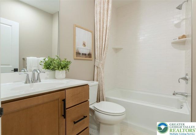 5399 Red Oak Drive, Upper Saucon Twp, PA 18036