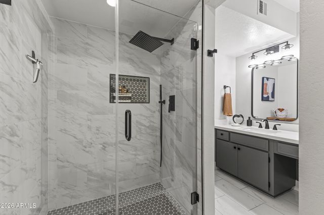 5129 W ECHO Lane, Glendale, AZ 85302