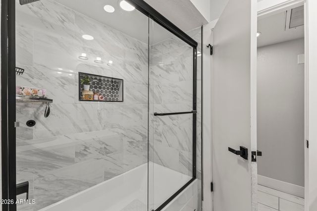 5129 W ECHO Lane, Glendale, AZ 85302