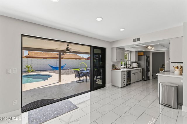 5129 W ECHO Lane, Glendale, AZ 85302