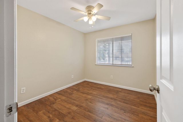 4231 E Paradise Avenue, Visalia, CA 93292