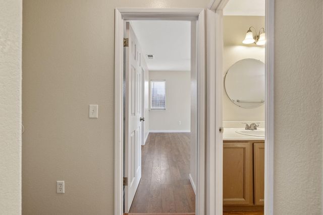 4231 E Paradise Avenue, Visalia, CA 93292