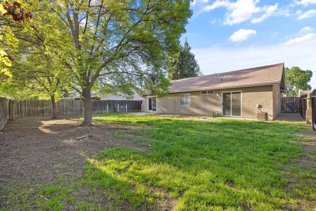 4231 E Paradise Avenue, Visalia, CA 93292