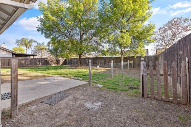 4231 E Paradise Avenue, Visalia, CA 93292