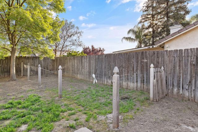 4231 E Paradise Avenue, Visalia, CA 93292