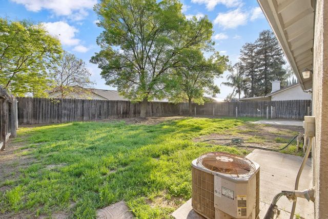 4231 E Paradise Avenue, Visalia, CA 93292