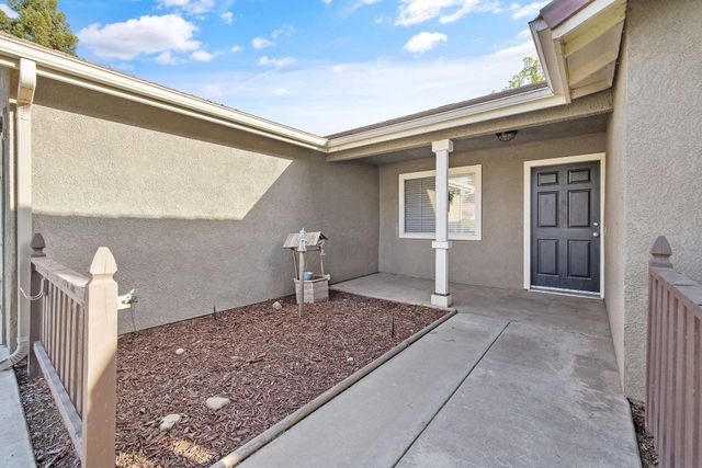 4231 E Paradise Avenue, Visalia, CA 93292