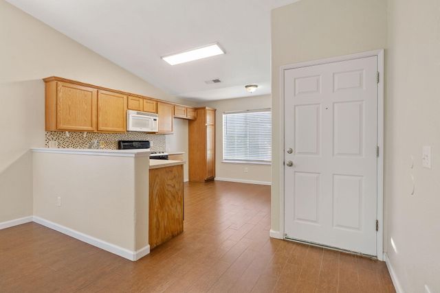 4231 E Paradise Avenue, Visalia, CA 93292