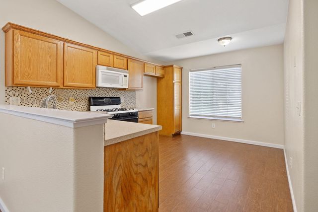 4231 E Paradise Avenue, Visalia, CA 93292