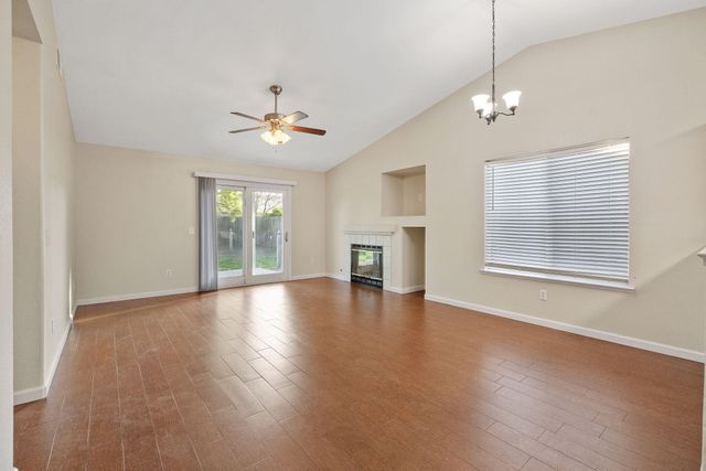 4231 E Paradise Avenue, Visalia, CA 93292